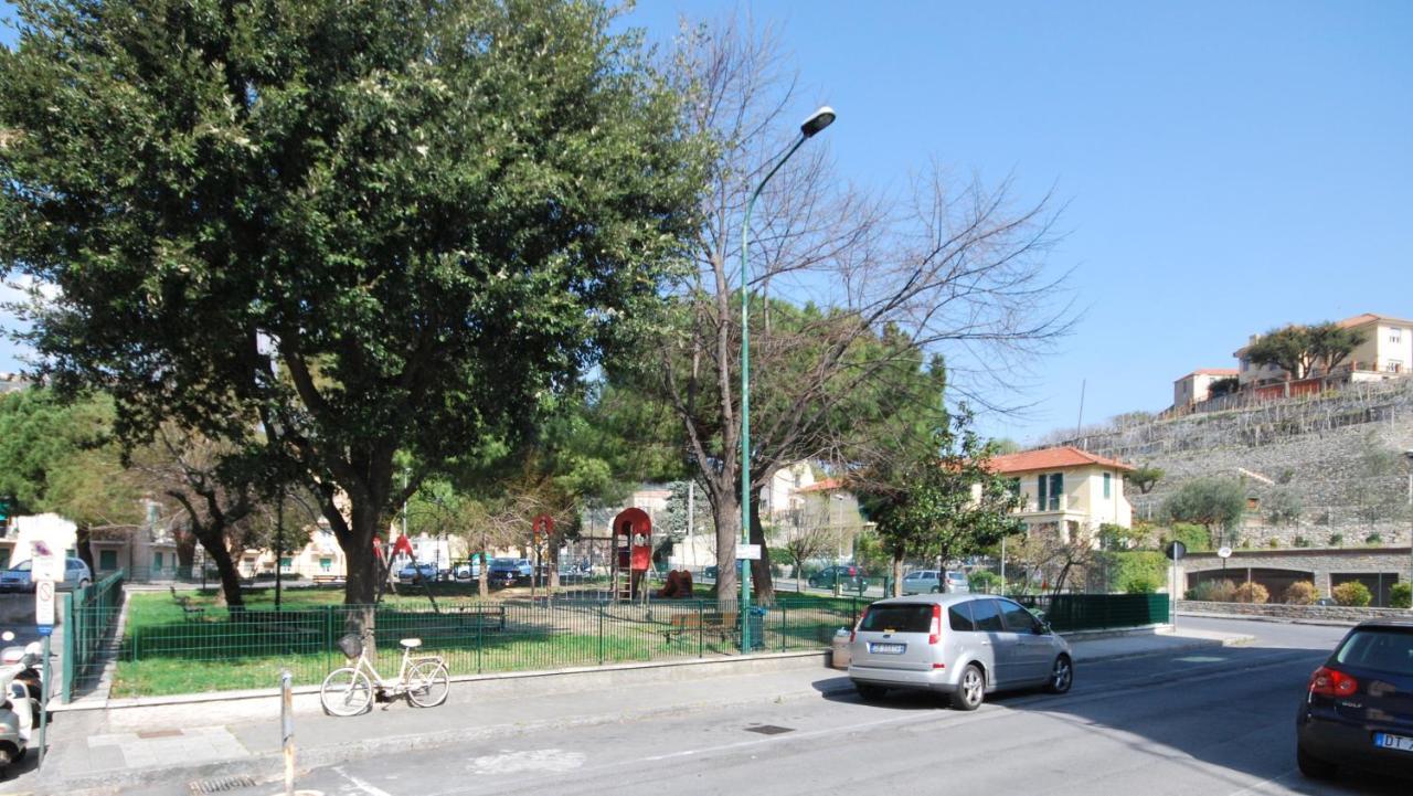 Appartamenti Con Giardino E Posto Auto Per Famiglie Финале Лигуре Екстериор снимка
