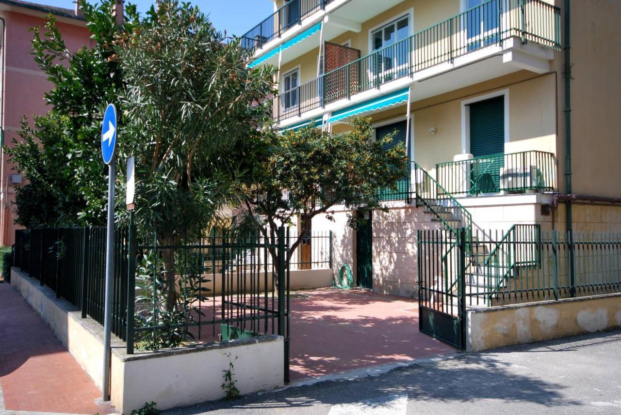 Appartamenti Con Giardino E Posto Auto Per Famiglie Финале Лигуре Екстериор снимка