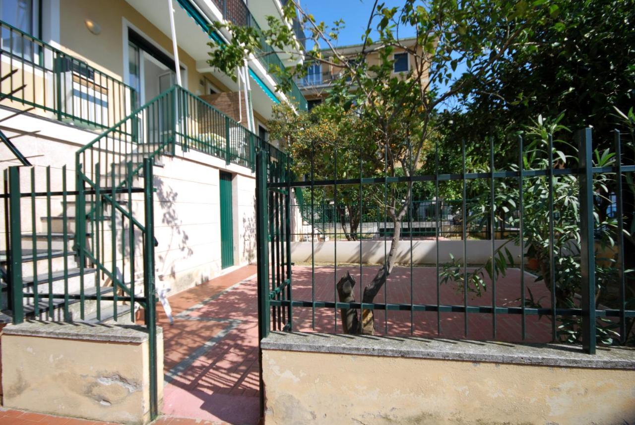 Appartamenti Con Giardino E Posto Auto Per Famiglie Финале Лигуре Екстериор снимка