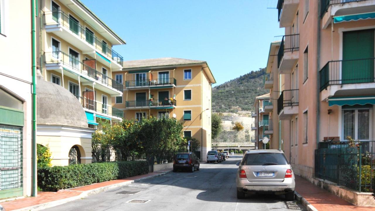 Appartamenti Con Giardino E Posto Auto Per Famiglie Финале Лигуре Екстериор снимка