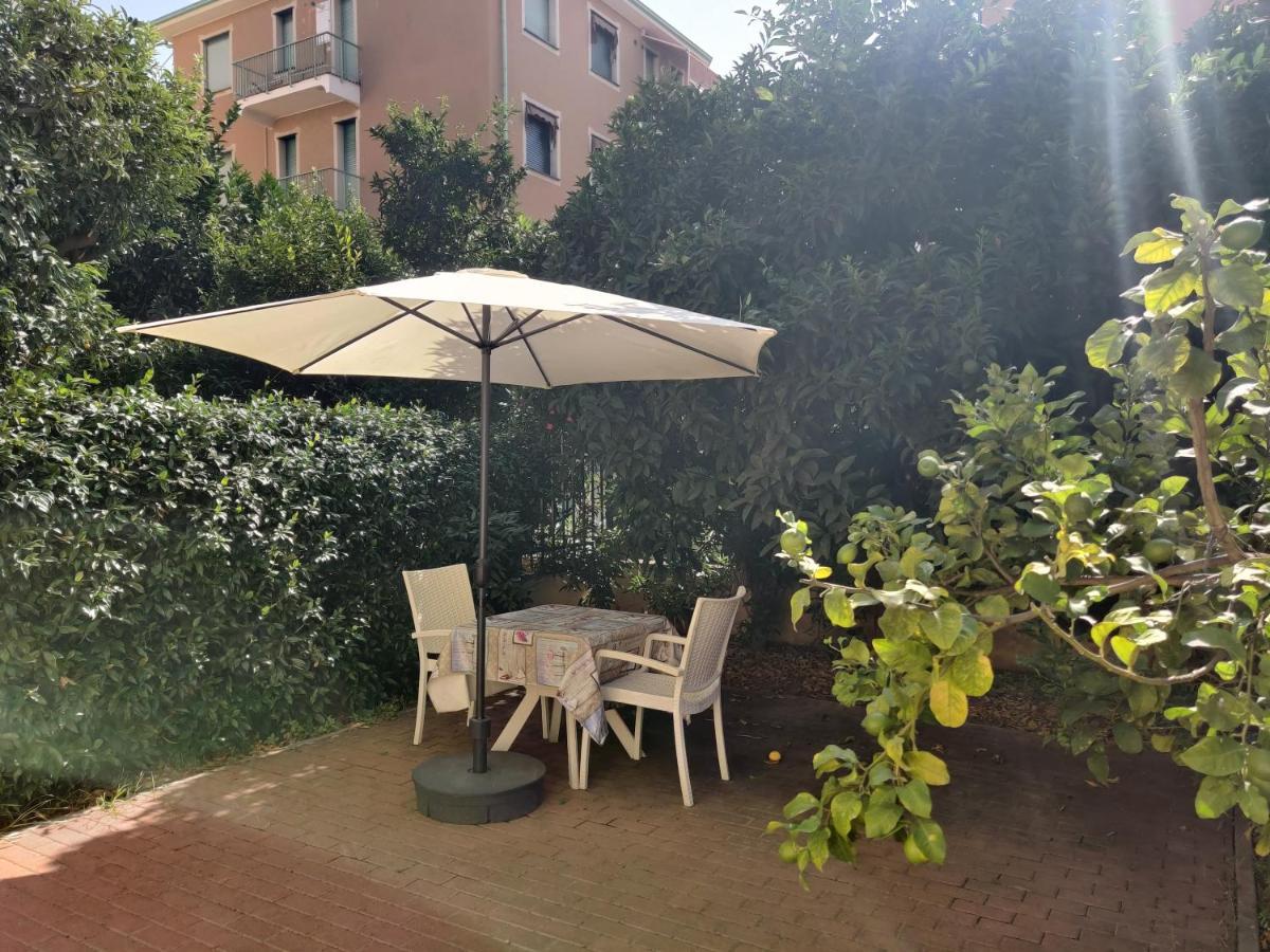 Appartamenti Con Giardino E Posto Auto Per Famiglie Финале Лигуре Екстериор снимка